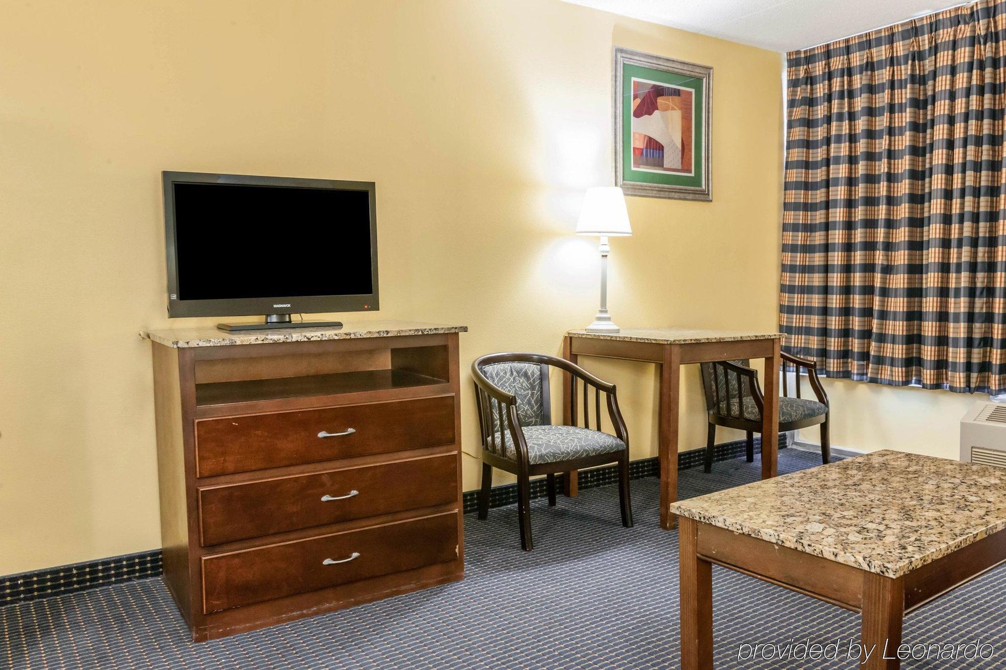Quality Inn & Suites Lafayette I-65 Exterior photo