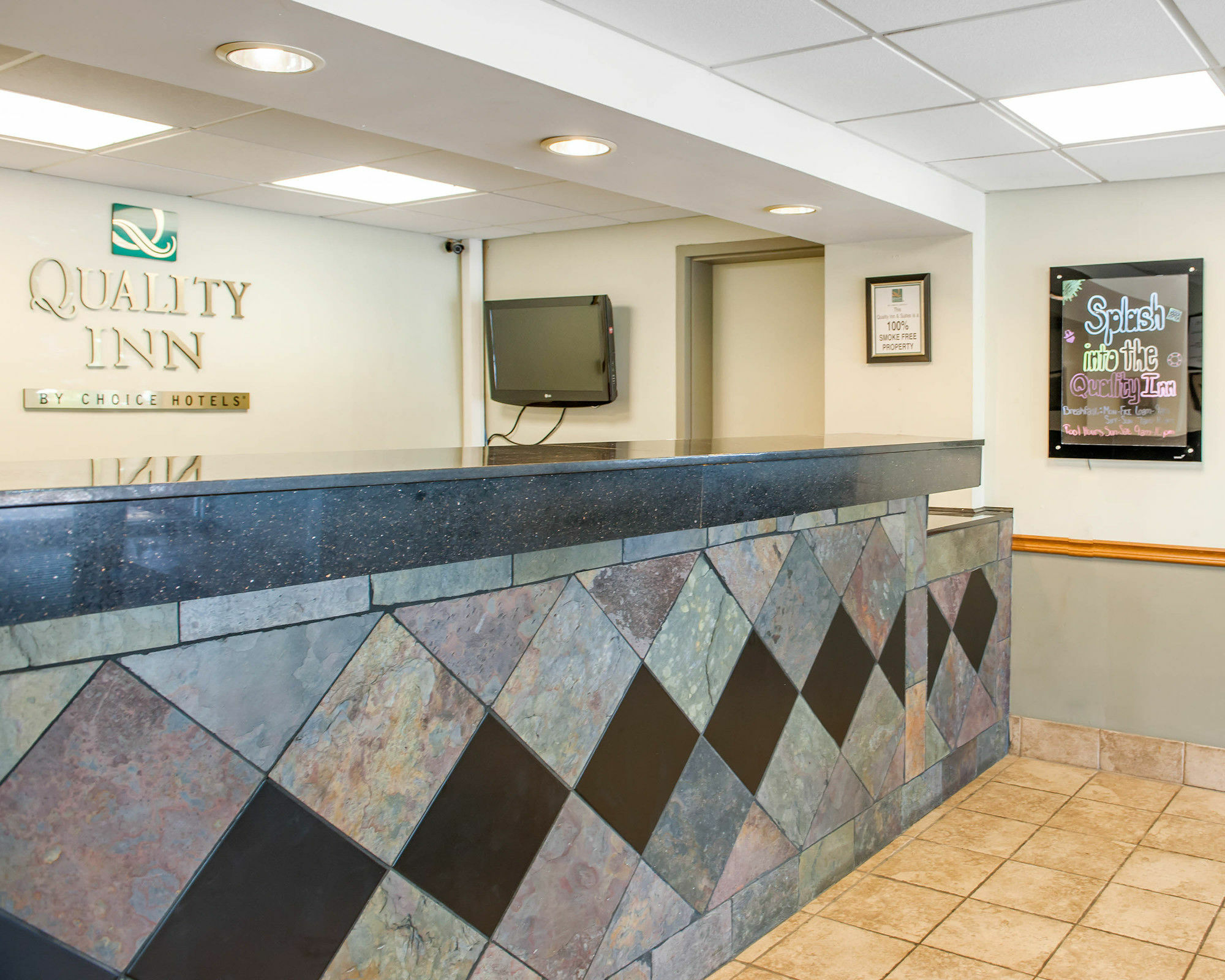 Quality Inn & Suites Lafayette I-65 Exterior photo